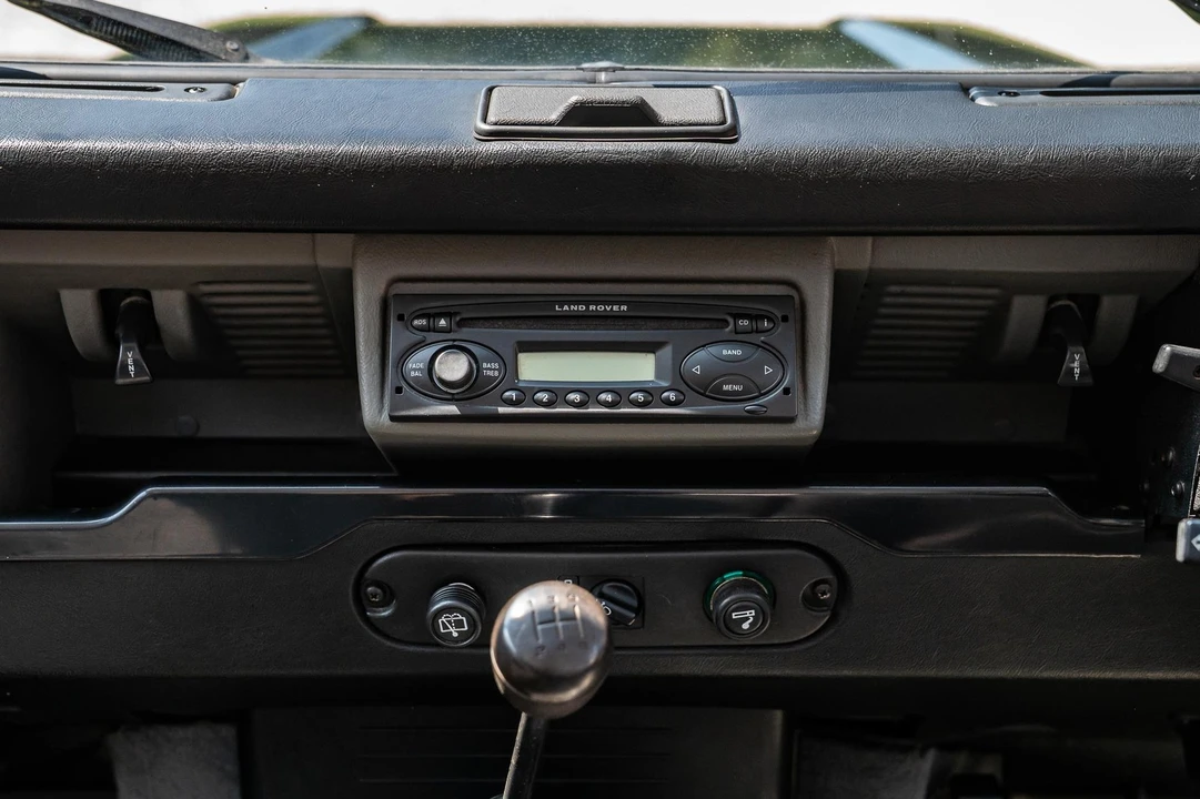 1999 Land Rover Defender 90 - Image 11 of 21