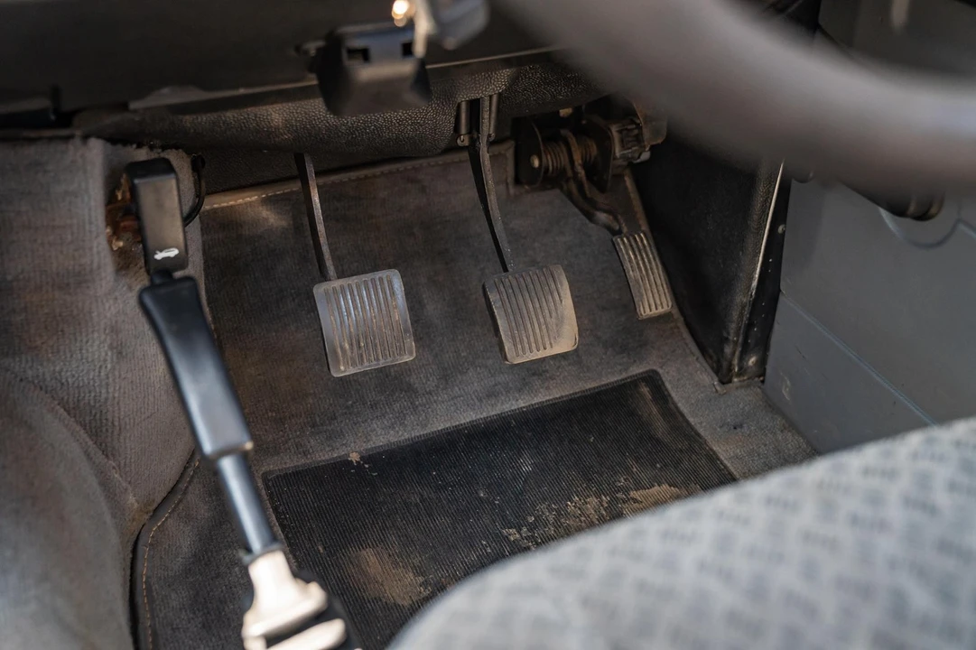 1999 Land Rover Defender 90 - Image 13 of 21