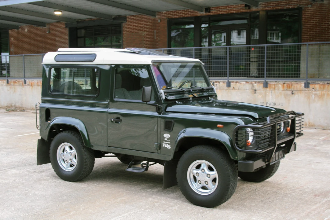 1999 Land Rover Defender 90 - Image 2 of 31