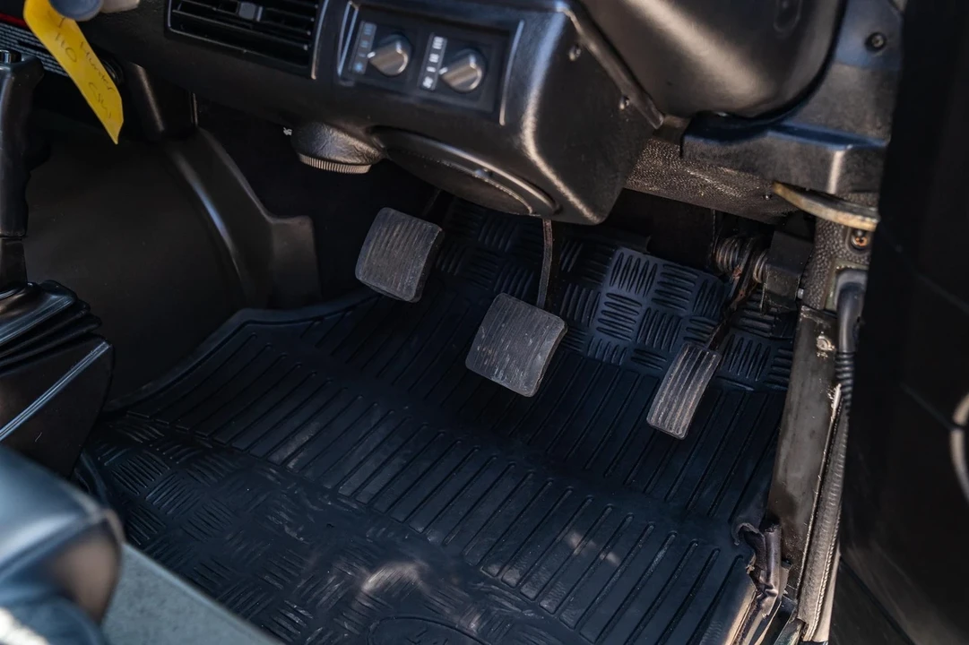 1999 Land Rover Defender 110 - Image 14 of 21