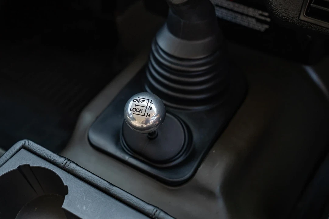 1999 Land Rover Defender 110 - Image 15 of 21