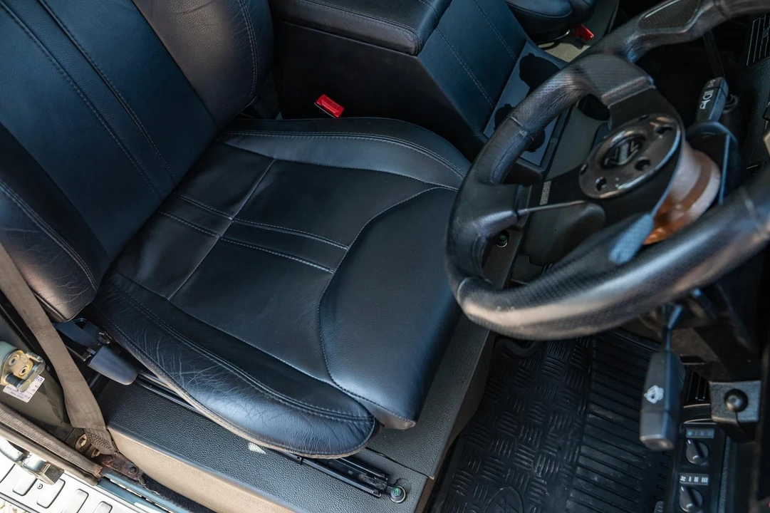 1999 Land Rover Defender 110 - Image 17 of 21