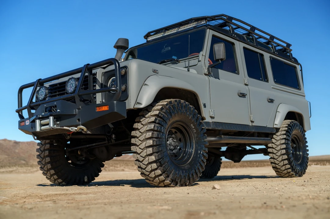1999 Land Rover Defender 110 - Image 6 of 21
