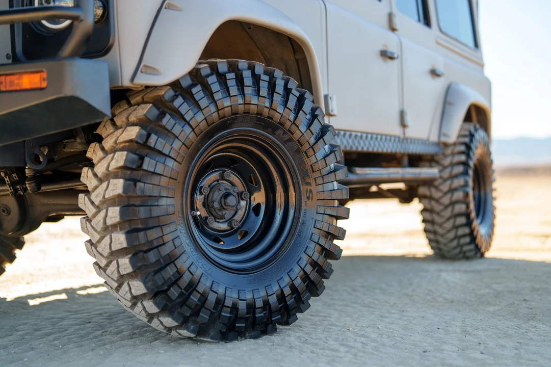 1999 Land Rover Defender 110 - Image 13 of 21