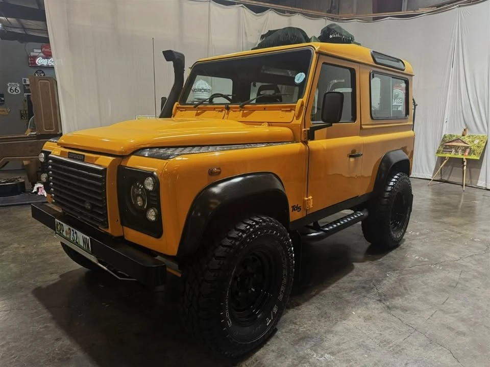 1999 Land Rover Defender - Image 9 of 20