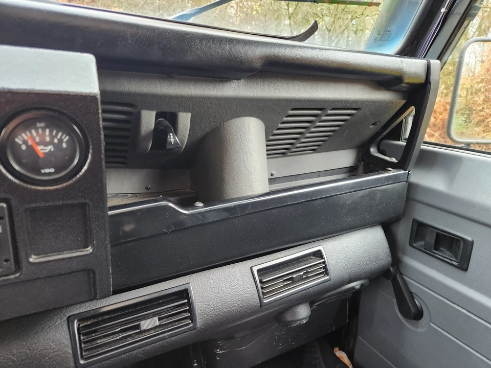 1999 Land Rover Defender 110 - Image 16 of 21