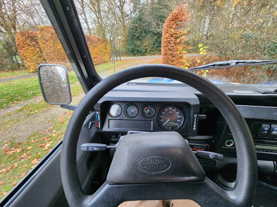 1999 Land Rover Defender 110 - Image 11 of 21