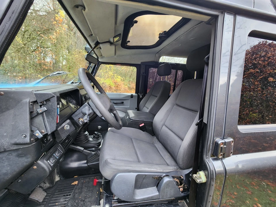 1999 Land Rover Defender 110 - Image 6 of 21