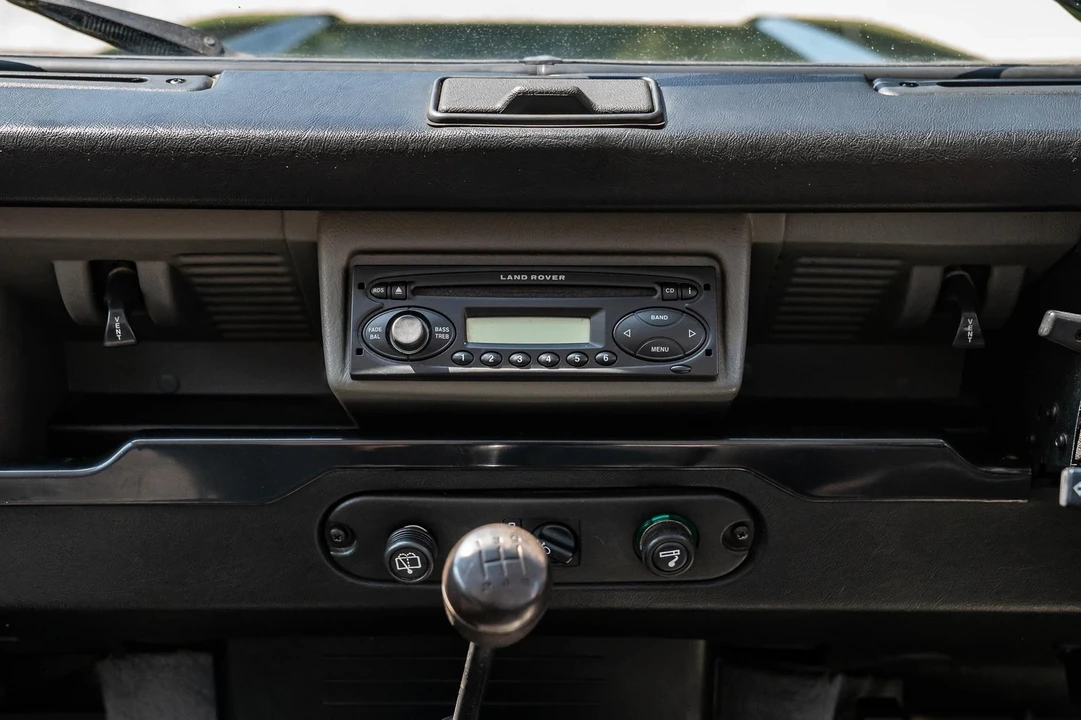 1999 Land Rover Defender - Image 11 of 21