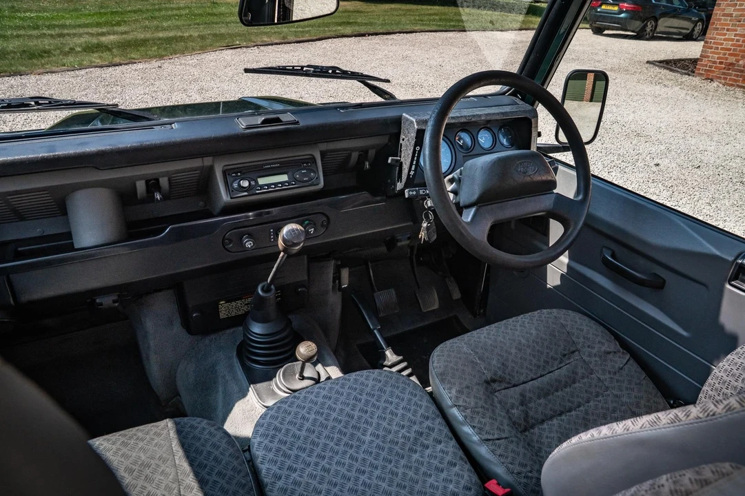 1999 Land Rover Defender - Image 10 of 21