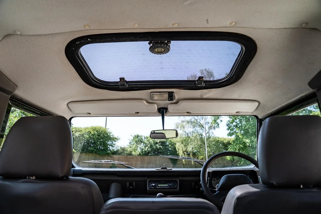 1999 Land Rover Defender - Image 14 of 21