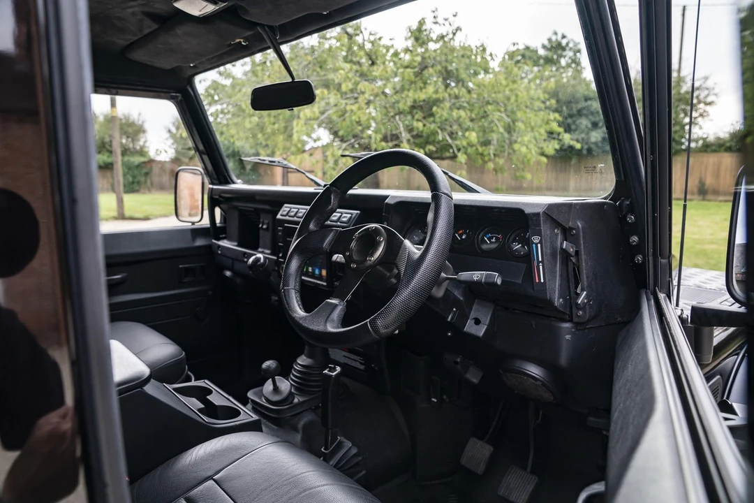 1999 Land Rover Defender 110 - Image 24 of 31