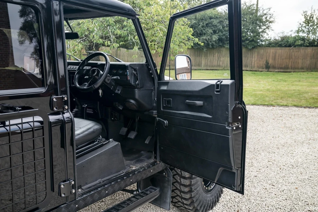 1999 Land Rover Defender 110 - Image 16 of 21