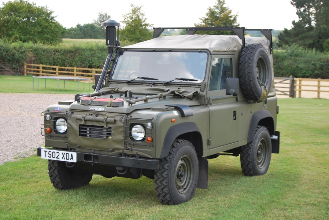 1999 Land Rover Defender 110 - Image 5 of 16