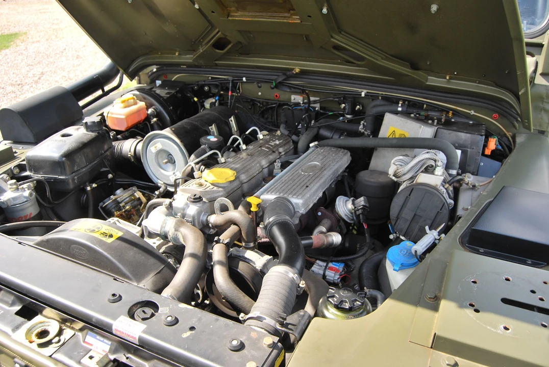 1999 Land Rover Defender 110 - Image 9 of 16
