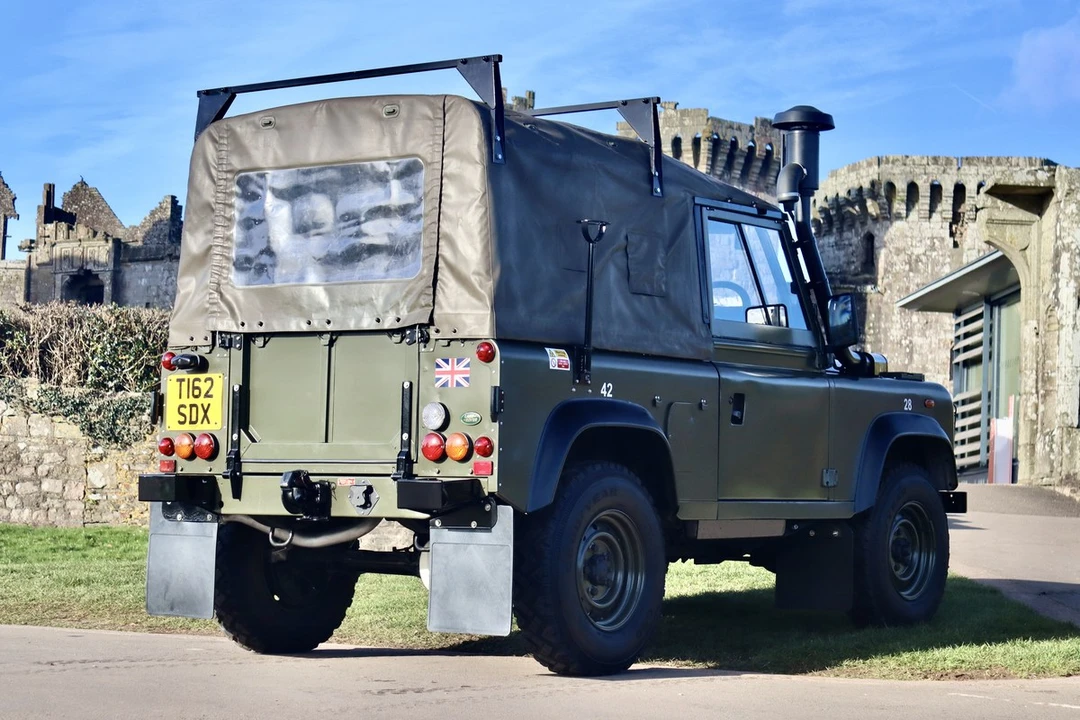 1999 Land Rover Defender - Image 11 of 30