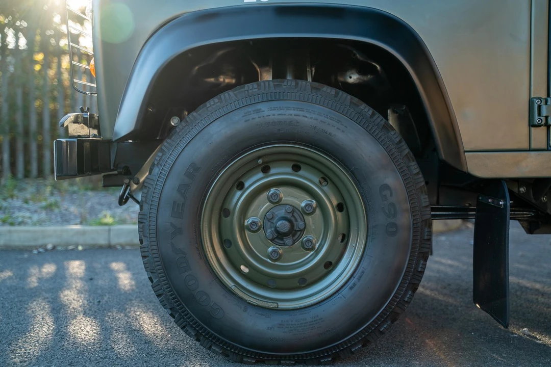 1999 Land Rover Defender - Image 13 of 30