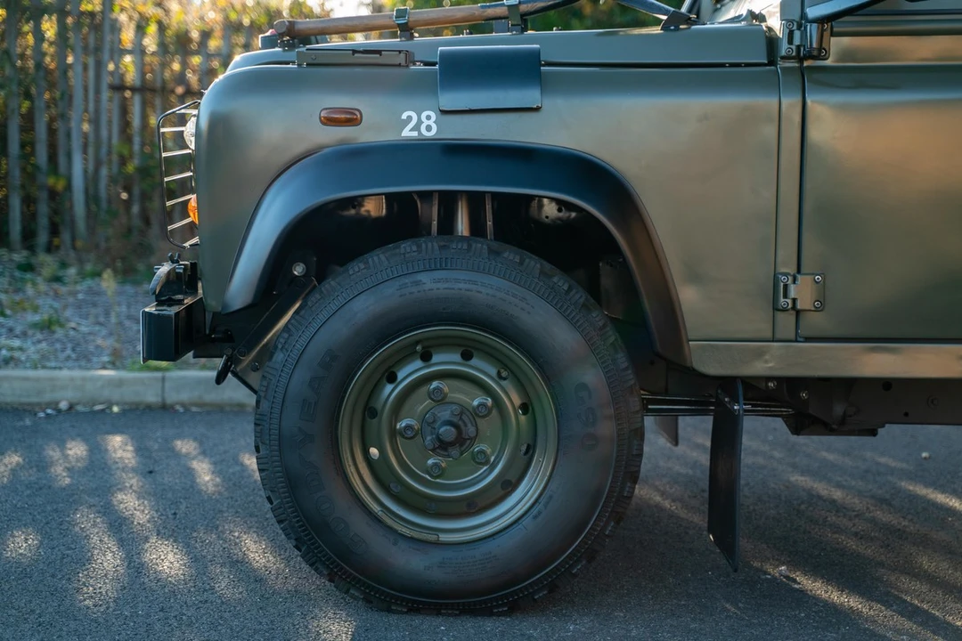 1999 Land Rover Defender - Image 12 of 30