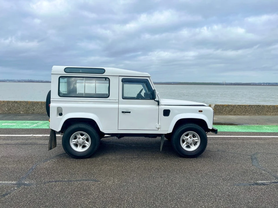 1999 Land Rover Defender 90 - Image 9 of 30