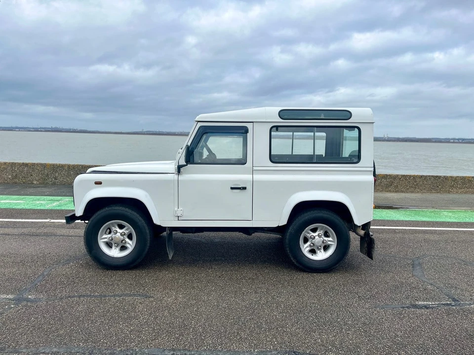 1999 Land Rover Defender 90 - Image 11 of 30