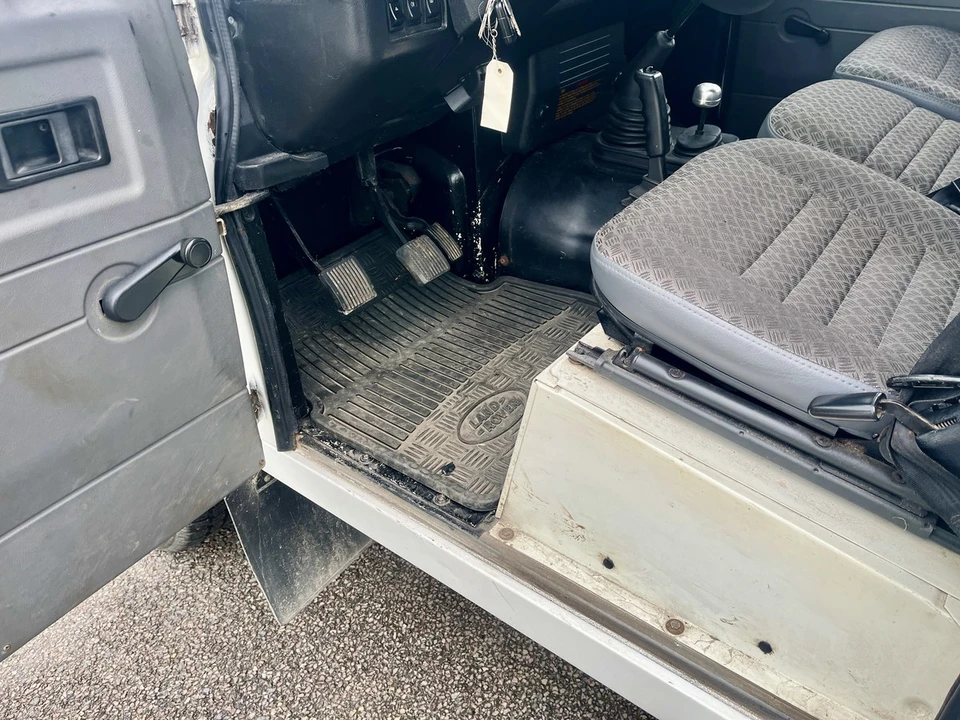 1999 Land Rover Defender 90 - Image 24 of 30