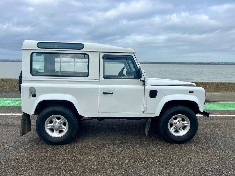 1999 Land Rover Defender 90 - Image 10 of 30