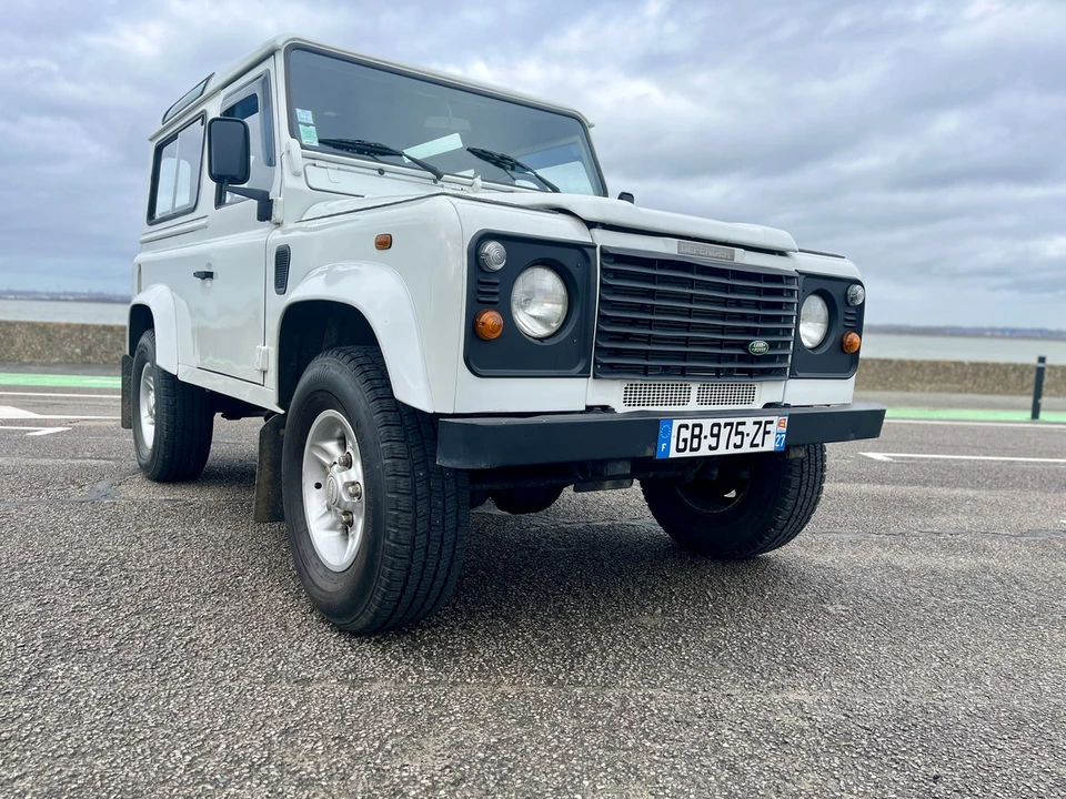 1999 Land Rover Defender 90 - Image 2 of 30