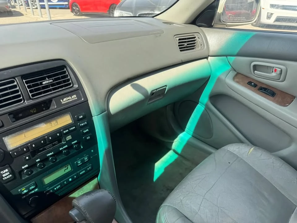 1999 Lexus ES 3rd Gen - Image 11 of 12