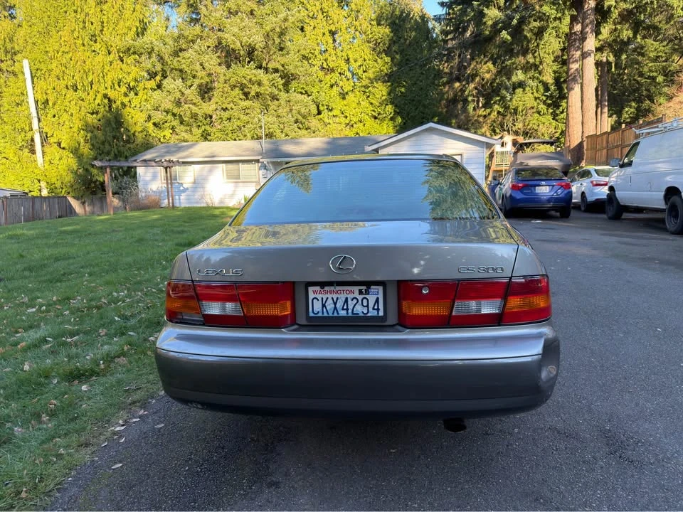 1999 Lexus ES 2nd Gen - Image 2 of 4