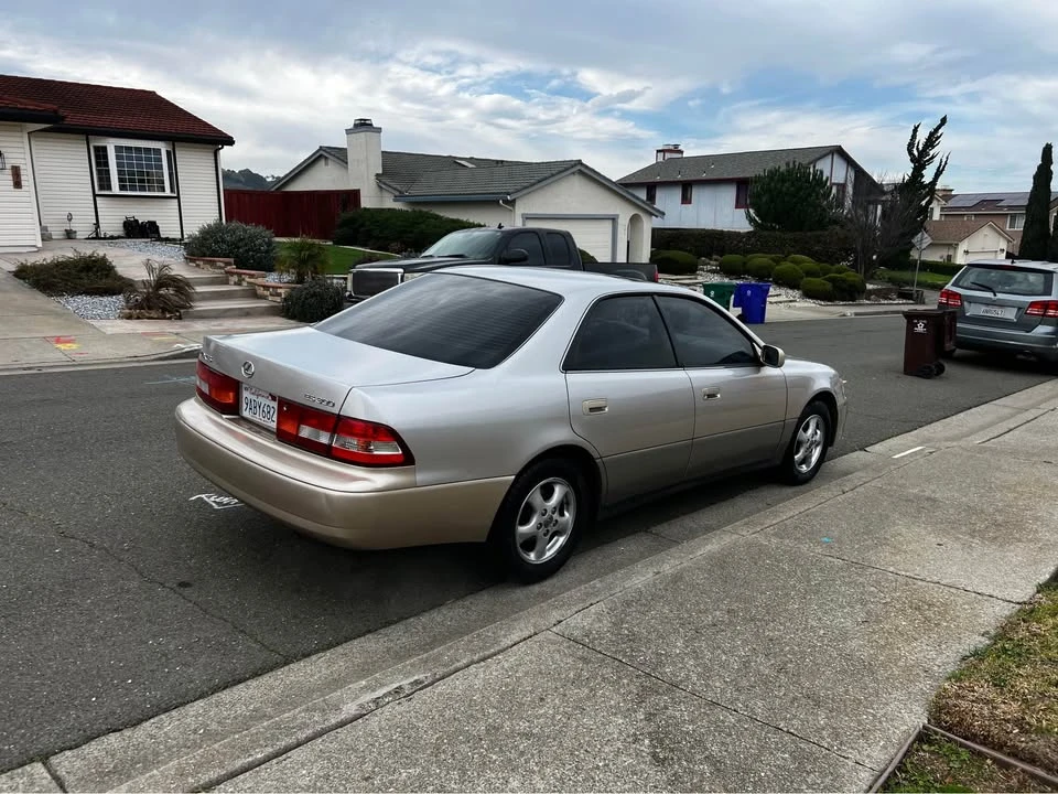 1999 Lexus ES 3rd Gen - Image 2 of 9