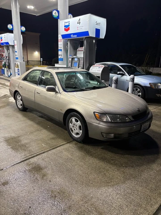 1999 Lexus ES 3rd Gen - Image 2 of 7