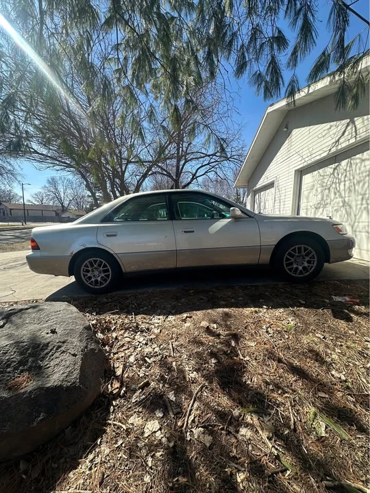 1999 Lexus ES 3rd Gen - Image 8 of 9
