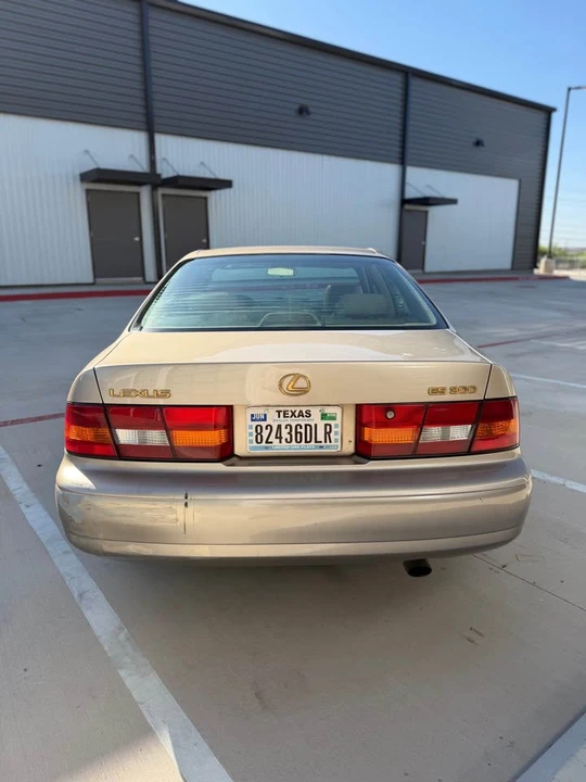 1999 Lexus ES 3rd Gen - Image 10 of 18