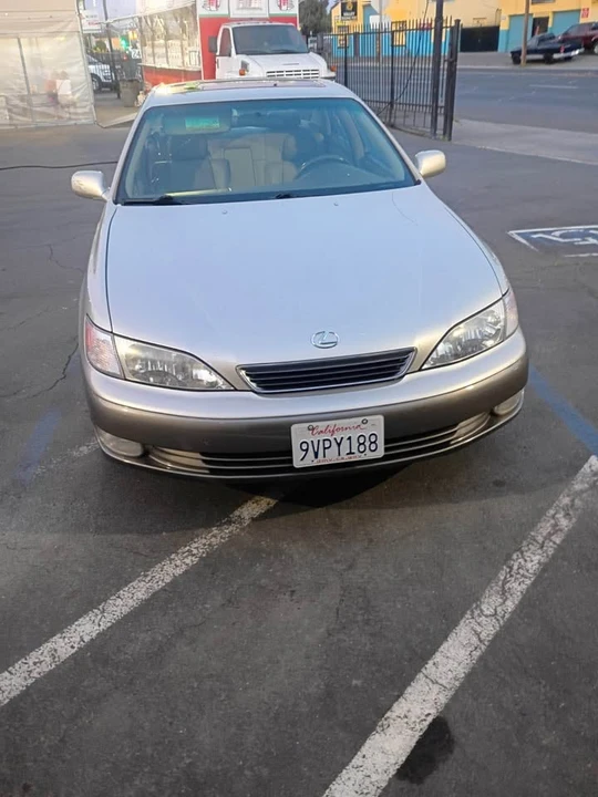 1999 Lexus ES 3rd Gen - Image 2 of 9