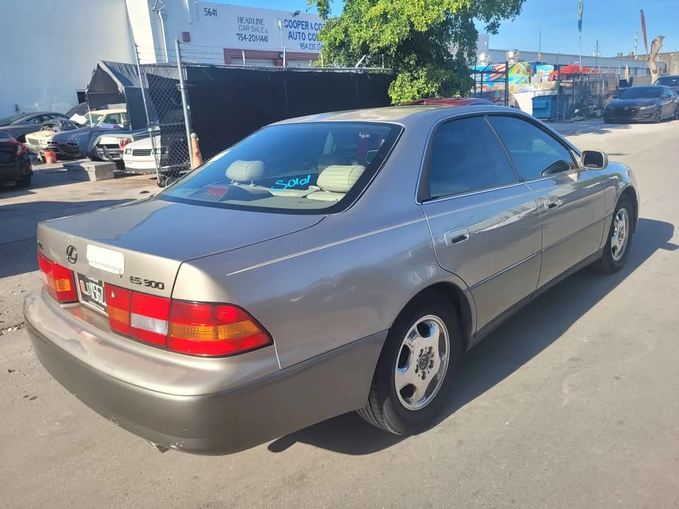 1999 Lexus ES 3rd Gen - Image 5 of 10