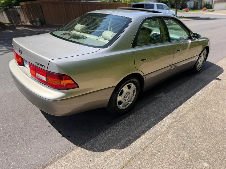 1999 Lexus ES 3rd Gen - Image 5 of 12