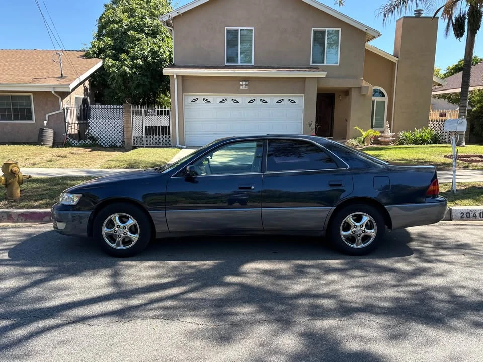 1999 Lexus ES 3rd Gen - Image 2 of 10