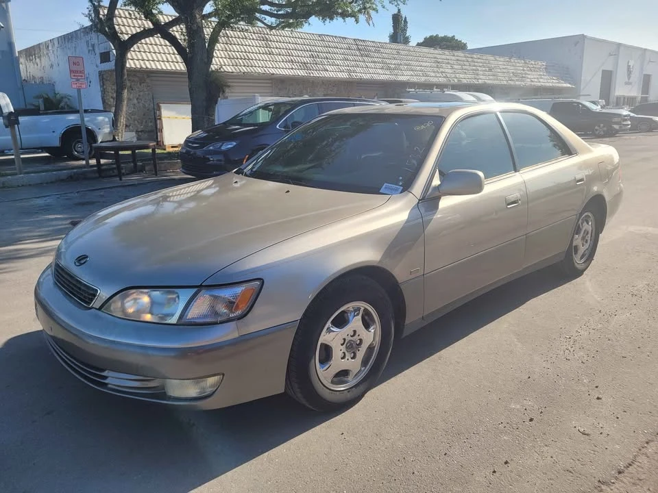 1999 Lexus ES 3rd Gen - Image 2 of 10