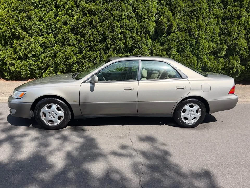 1999 Lexus ES 3rd Gen - Image 2 of 12