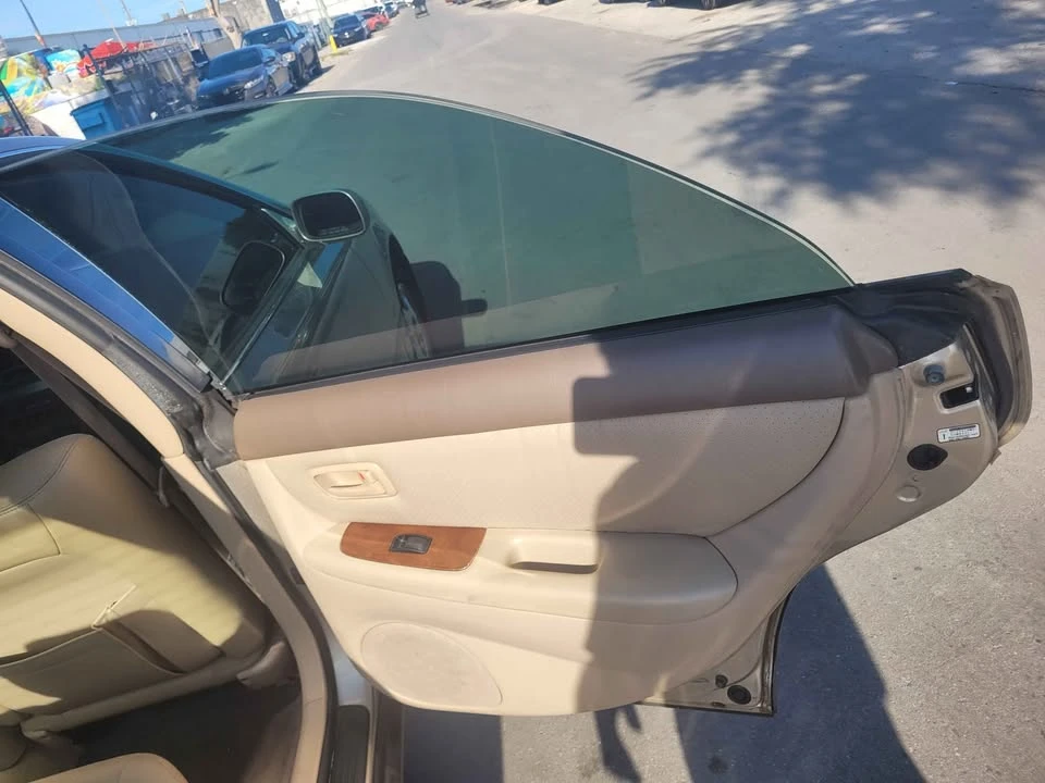 1999 Lexus ES 3rd Gen - Image 6 of 10