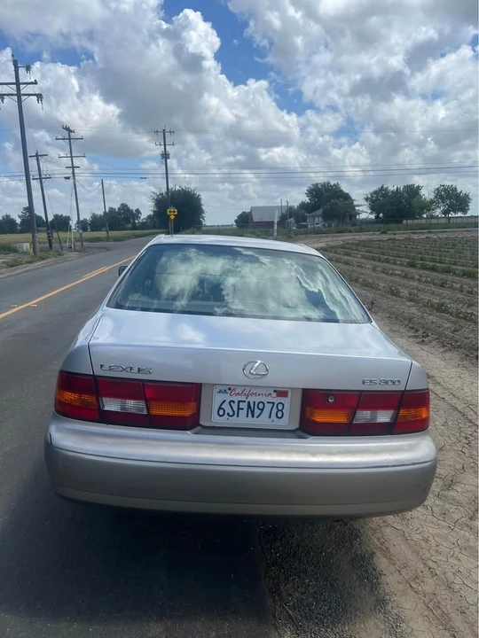 1999 Lexus ES 3rd Gen - Image 3 of 9