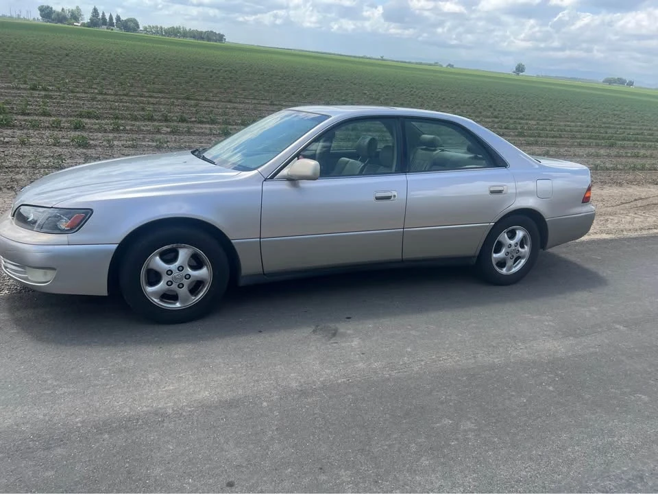1999 Lexus ES 3rd Gen - Image 2 of 9