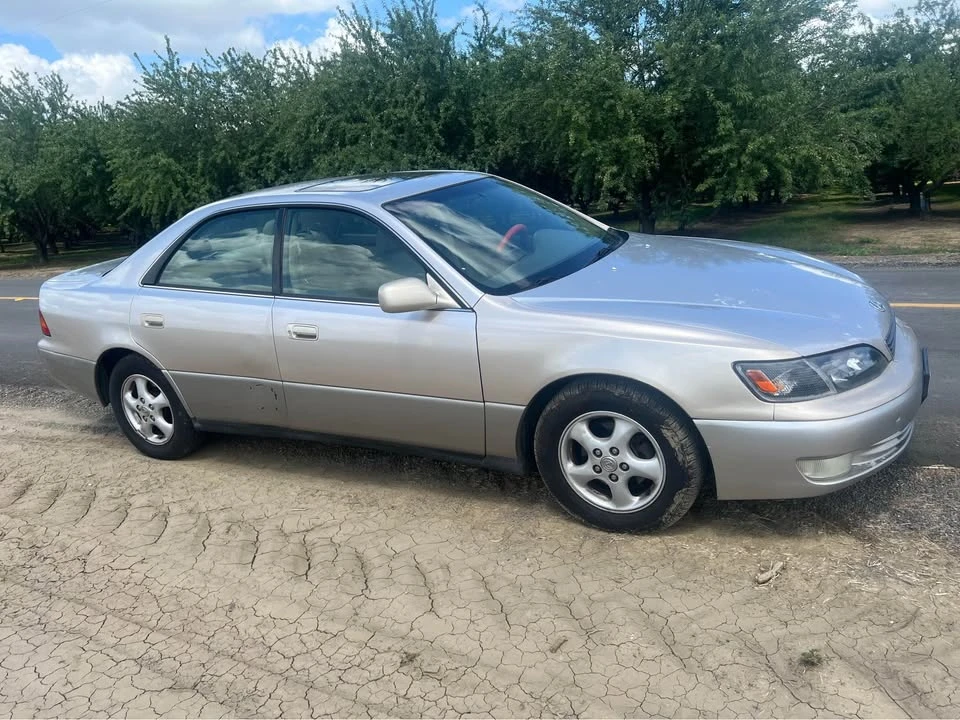 1999 Lexus ES 3rd Gen - Image 4 of 9