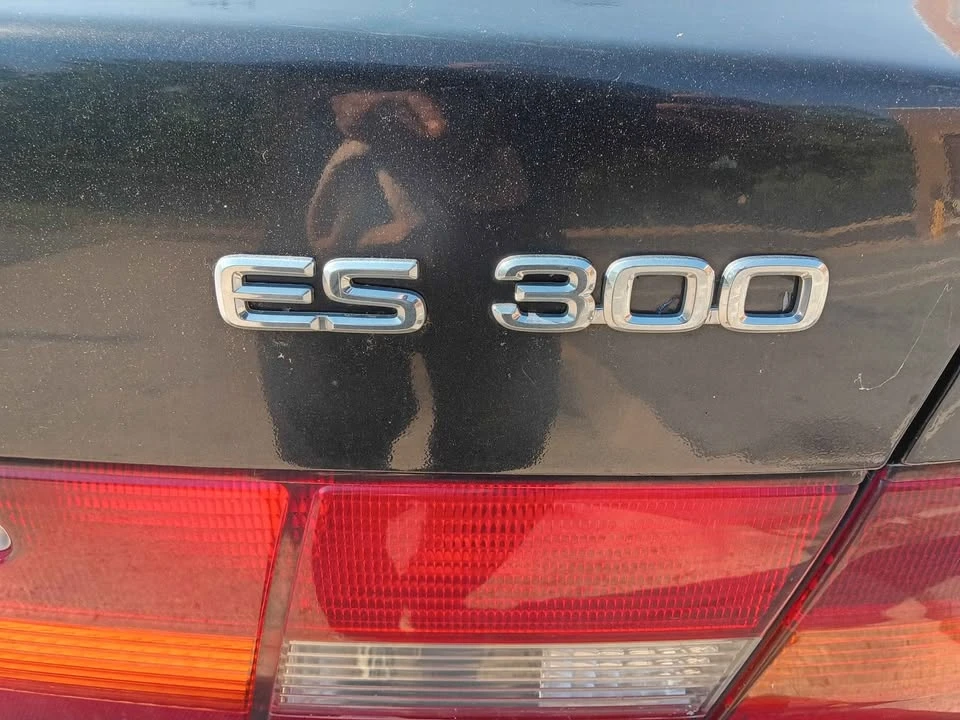 1999 Lexus ES 3rd Gen - Image 4 of 7