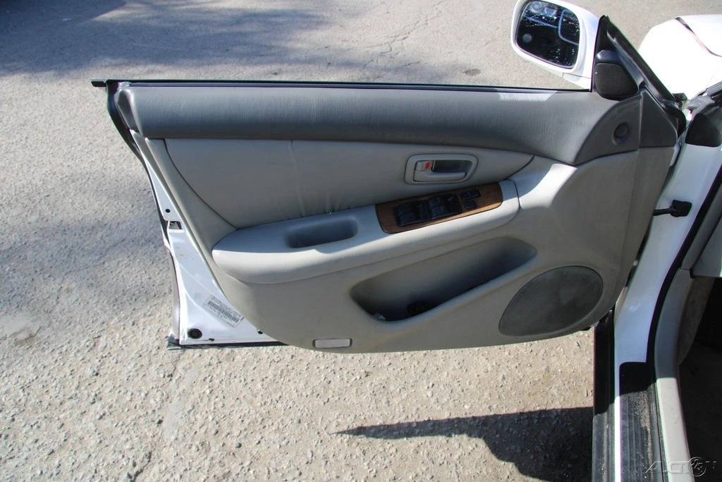 1999 Lexus ES 3rd Gen - Image 12 of 21