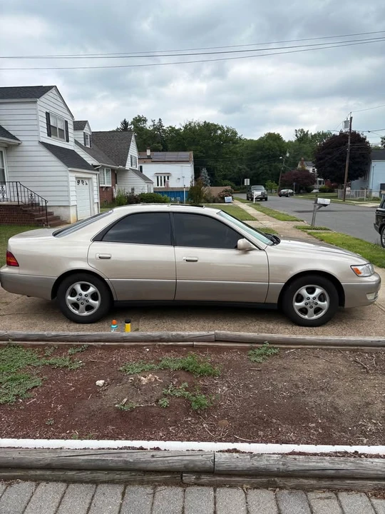 1999 Lexus ES 3rd Gen - Image 2 of 11
