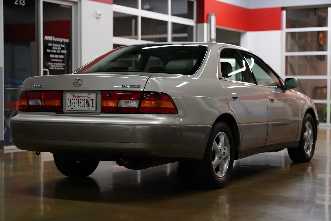 1999 Lexus ES 3rd Gen - Image 8 of 31