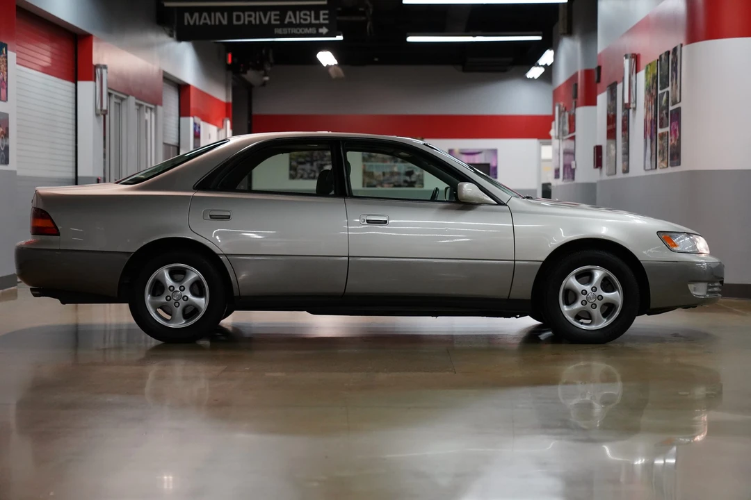 1999 Lexus ES 3rd Gen - Image 9 of 31