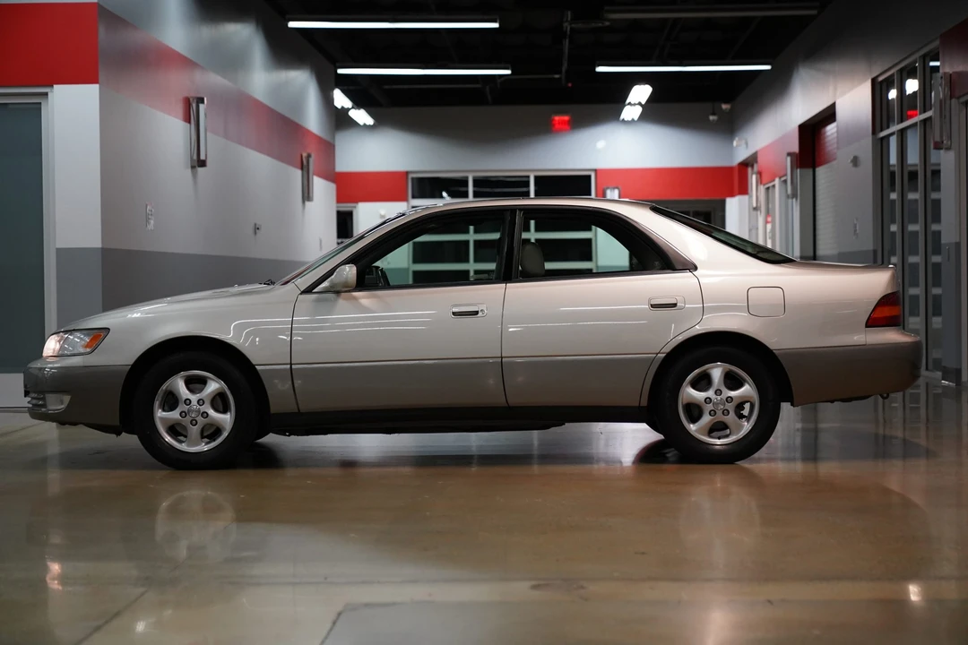 1999 Lexus ES 3rd Gen - Image 3 of 31