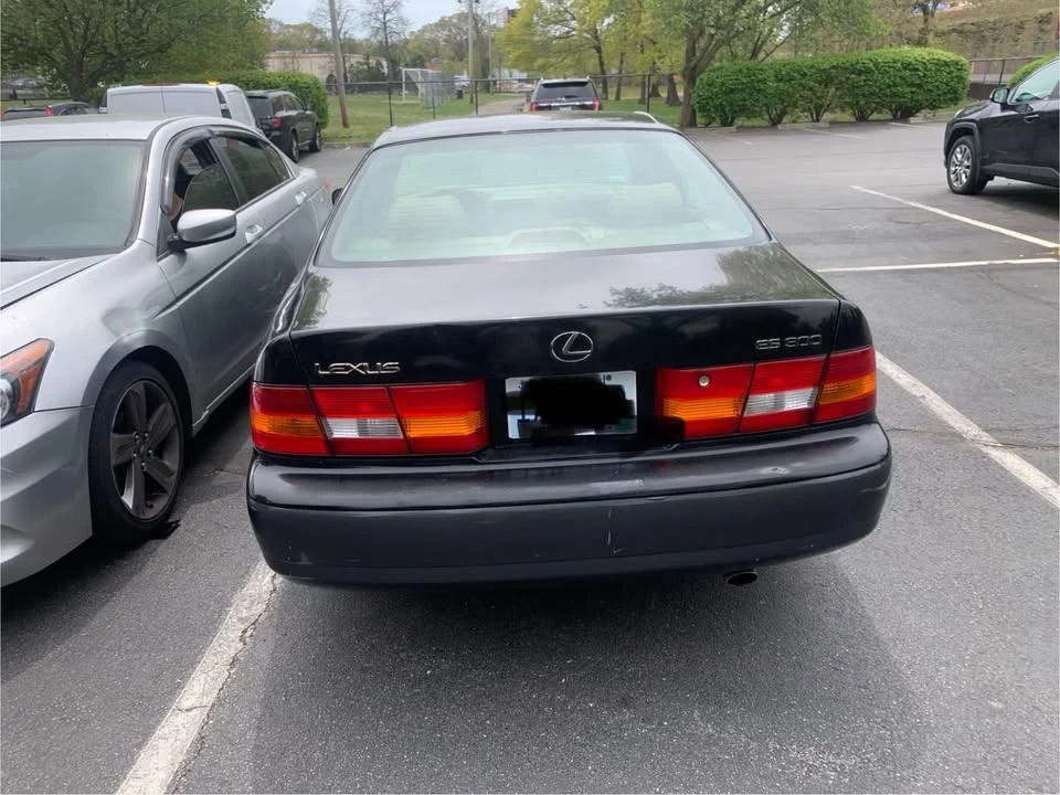 1999 Lexus ES 3rd Gen - Image 4 of 4